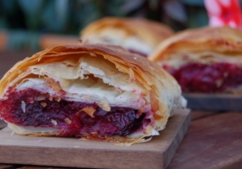 Reteta zilei: Strudel croco-zemos cu visine si alune de post