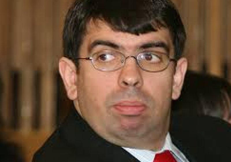 Robert Cazanciuc ar putea fi învestit luni ca ministru al Justiţiei