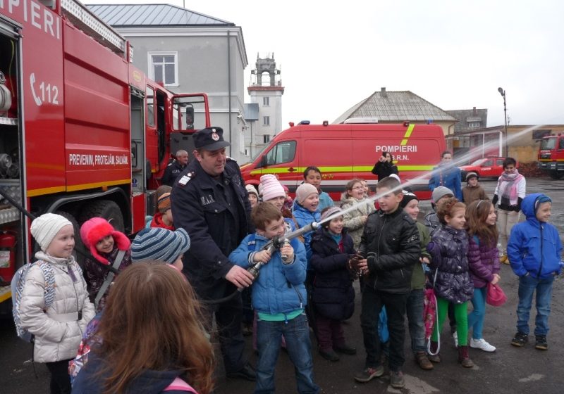 ŞCOALA ALTFEL:  Elevi la  I.S.U. Maramureş