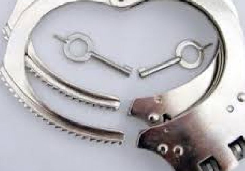 Şef din CFR, reţinut pentru şantajarea a doi colegi. Bărbatul a trimis mesaje de ameninţare