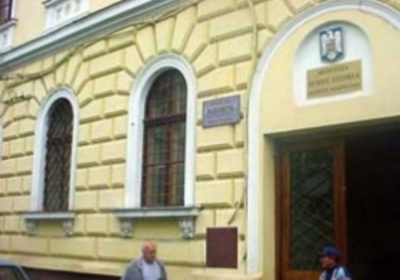 Sighet: Conflict pe holurile Judecătoriei. Jandarmii au intervenit pentru aplanarea conflictului Sighet: Conflict pe holurile Judecătoriei. Jandarmii au intervenit pentru aplanarea conflictului