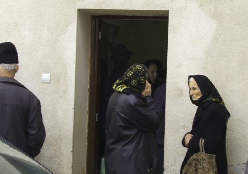 Sighet: Îmbulzeală cu orele din cauza superficialităţii cu care fermierii sunt trataţi de către administraţiile publice locale Sighet: Îmbulzeală cu orele din cauza superficialităţii cu care fermierii sunt trataţi de către administraţiile publice locale
