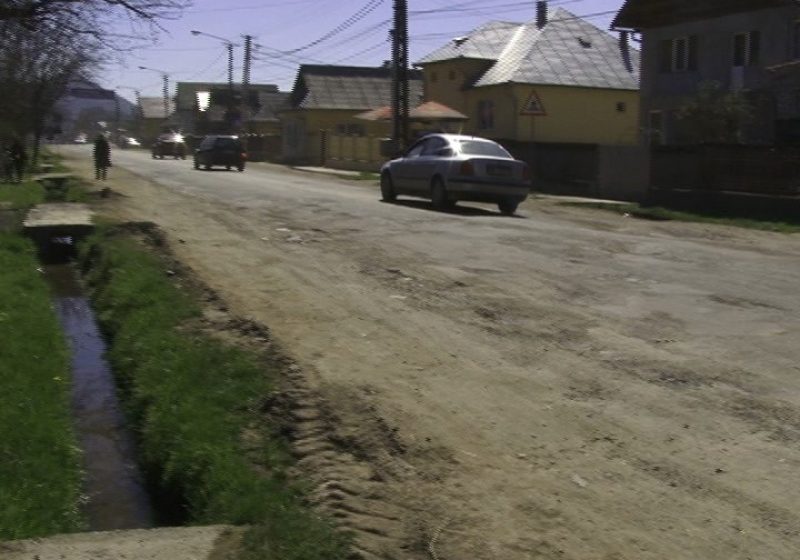 Sighet: Pe DN 18, la intrarea în municipiu, s-au format adevărate "cratere"