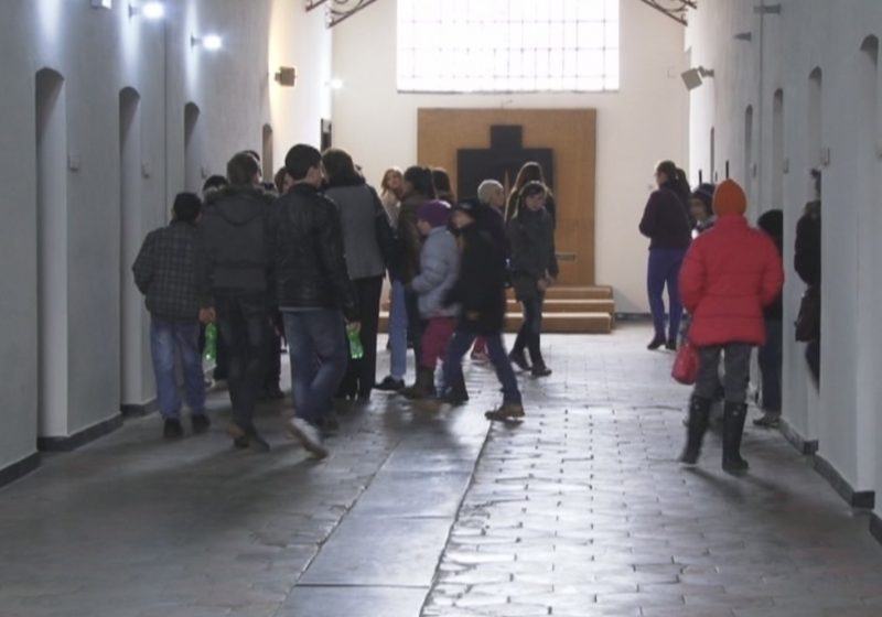 SIGHET: Peste 1000 de tineri vizitatori au trecut zilnic pragul Muzeului Memorial în această săptămână SIGHET: Peste 1000 de tineri vizitatori au trecut zilnic pragul Muzeului Memorial în această săptămână