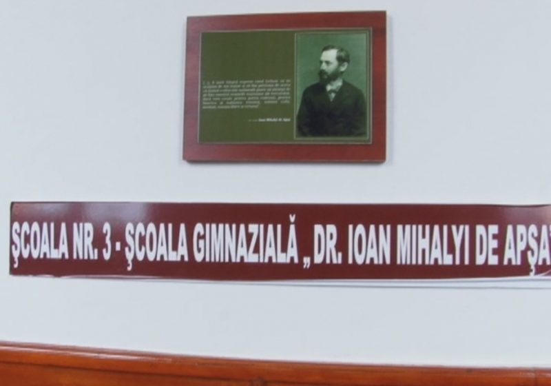 SIGHET: Şcoala “Ioan Mihalyi de Apşa ”din Sighet a deschis săptămâna “ Să ştii mai mult, să fii mai bun”cu un omagiu adus celui care dă şi numele instituţiei de învăţământ