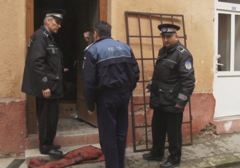 SIGHET- ULTIMA ORĂ: Descinderi ale poliţiei în curtea care găzduieşte sediul partidelor politice – Galerie FOTO SIGHET- ULTIMA ORĂ: Descinderi ale poliţiei în curtea care găzduieşte sediul partidelor politice – Galerie FOTO