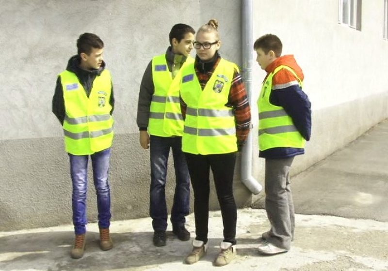 SIGHET: Un număr de 10 elevi ai școlilor sighetene au fost astăzi "Polițiști pentru o zi"