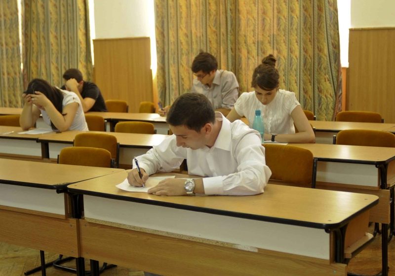 SIMULARE BACALAUREAT 2013: Liceenii din Capitală susţin mâine prima probă, cea la alegere din cadrul filierei, profilului şi specializării SIMULARE BACALAUREAT 2013: Liceenii din Capitală susţin mâine prima probă, cea la alegere din cadrul filierei, profilului şi specializării