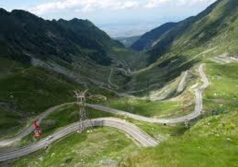 Traficul pe Transfăgărăşan, BLOCAT din cauza unei alunecări de teren. Circulaţia a fost reluată pe un singur sens Traficul pe Transfăgărăşan, BLOCAT din cauza unei alunecări de teren. Circulaţia a fost reluată pe un singur sens