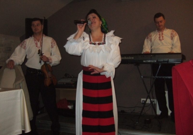 Baia Mare: Ileana Bumbar lansează c.d.-ul "De acasă când am plecat" Baia Mare: Ileana Bumbar lansează c.d.-ul "De acasă când am plecat"