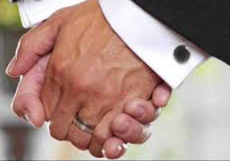 Prima căsătorie gay în Franţa va avea loc miercuri, în contextul unei adevărate fracturi în societate Prima căsătorie gay în Franţa va avea loc miercuri, în contextul unei adevărate fracturi în societate