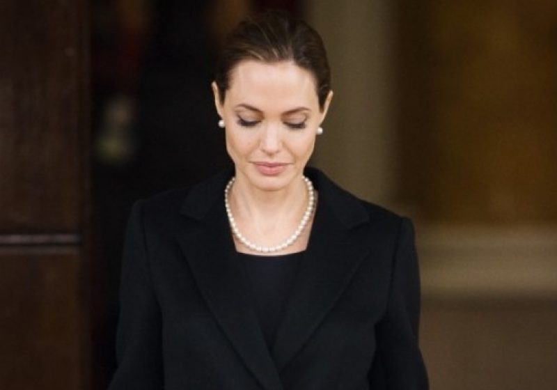 Mătuşa actriţei Angelina Jolie, diagnosticată cu cancer mamar, a murit