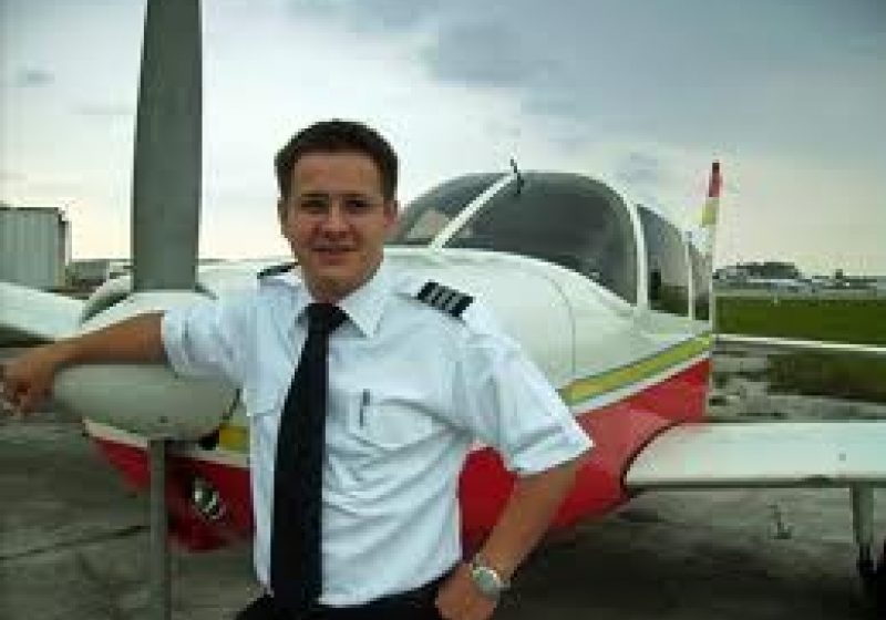 Un pilot, absolvent de Conservator în SUA, va susţine un recital de vioară în cadrul unui concert caritabil pentru copii