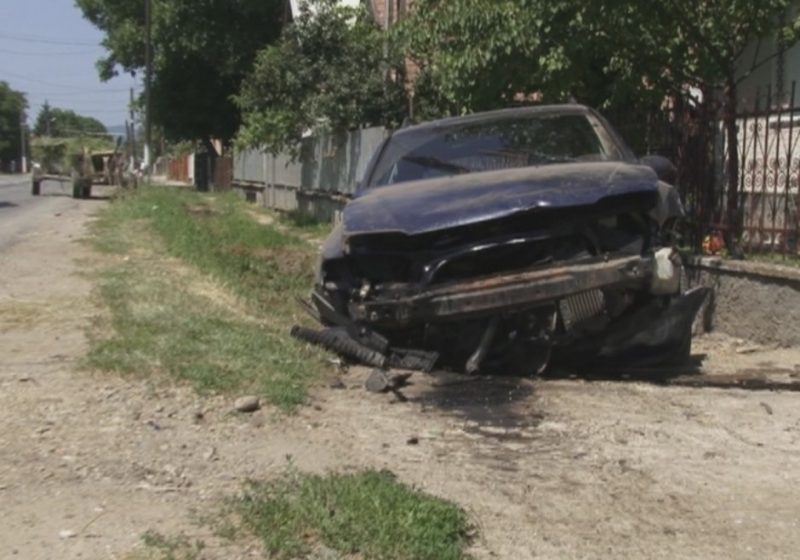 ULTIMĂ ORĂ. Accident rutier în Sarasău. Un autoturism a intrat într-o căruţă