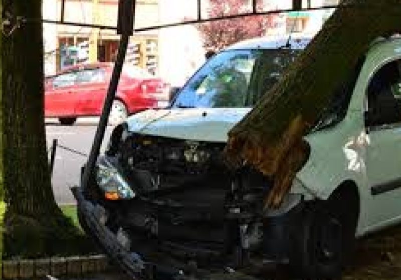 VIŞEU: Accidentat de o maşină în timp ce se odihnea în parc, pe o bancă VIŞEU: Accidentat de o maşină în timp ce se odihnea în parc, pe o bancă