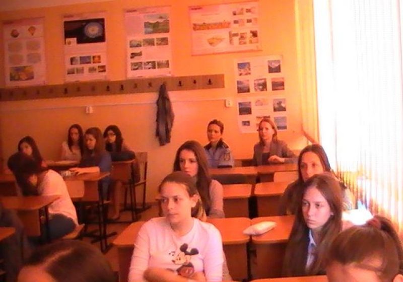 Baia Mare: Poliţiştii le-au recomandat elevilor de liceu să adopte un comportament preventiv