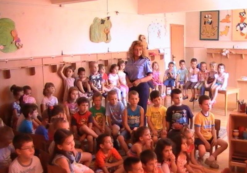 Maramures: Poliţiştii sunt alături de elevi şi în ultimele zile de şcoală Maramures: Poliţiştii sunt alături de elevi şi în ultimele zile de şcoală