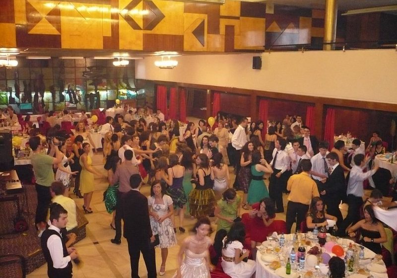 Alte 21 de persoane, la spital după o petrecere la localul unde zeci de elevi au făcut toxiinfecţie
