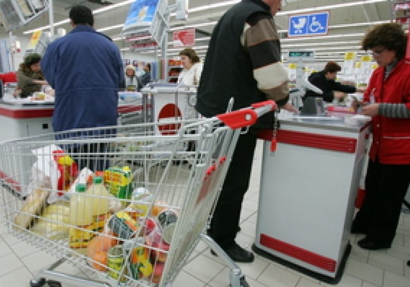 BAIA MARE: Bărbat amendat pentru că a adresat injurii personalului unui supermarket