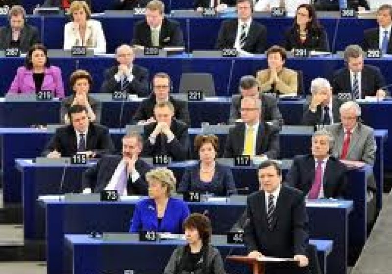 CORESPONDENŢĂ CE adoptă noi norme pentru protecţia consumatorilor în caz de pierdere sau furt al datelor personale în UE