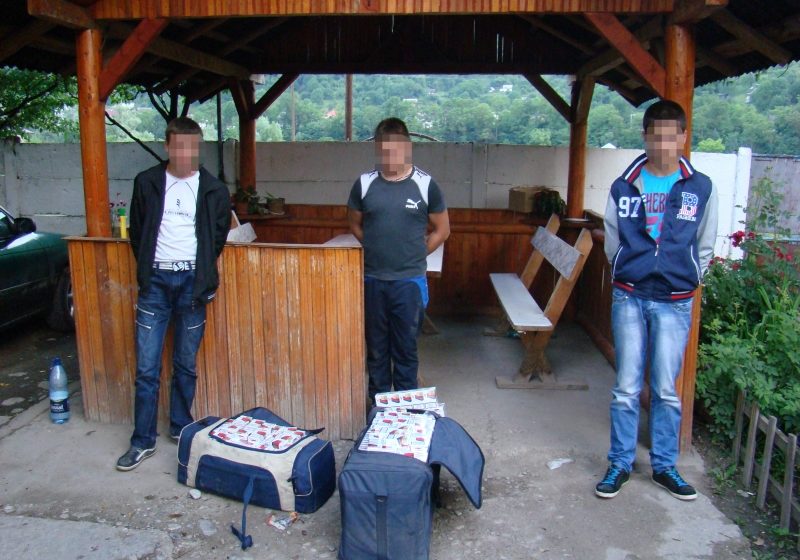 CONTRABANDĂ: Ţigări de contrabandă despistate într-un autoturism la Valea Vişeului