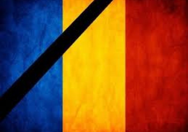 SIGHET: Primăria va coborî mâine Drapelul naţional în bernă, în zi de doliu naţional pentru victimele accidentului din Muntenegru SIGHET: Primăria va coborî mâine Drapelul naţional în bernă, în zi de doliu naţional pentru victimele accidentului din Muntenegru