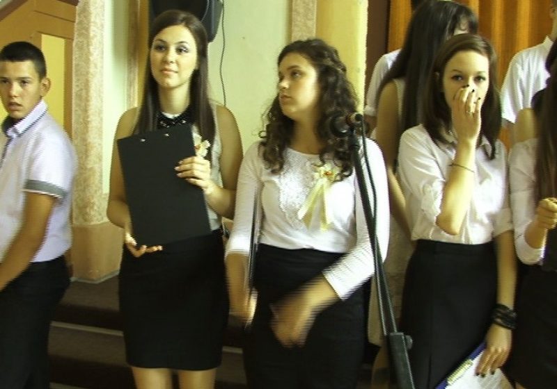 SIGHET: RĂMAS BUN ŞCOALĂ DRAGĂ au spus azi elevii de clasa a VIIIa de la Şcoala Generală nr.2
