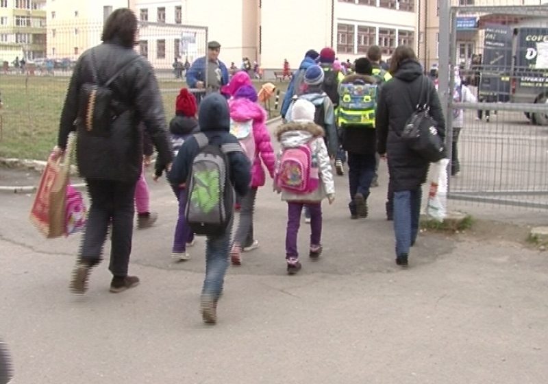 Diferenţe uriaşe de preţ la transportul elevilor: De la 42 la 491 de lei pentru 50 de kilometri