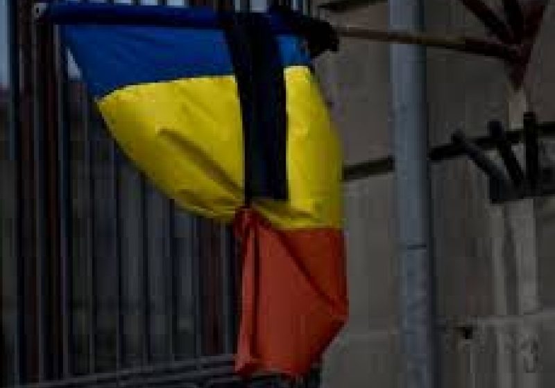 Tricolorul românesc, arborat în bernă de Ziua Drapelului Naţional în cadrul unei ceremonii desfăşurate în Piaţa Tricolorului Tricolorul românesc, arborat în bernă de Ziua Drapelului Naţional în cadrul unei ceremonii desfăşurate în Piaţa Tricolorului