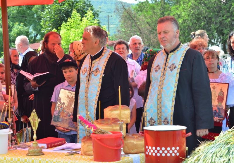 Sighet: Azi s-au sfinţit troiţa de pe strada Nicolae Titulescu, ogoarele dar şi angajaţii CFR Sighet: Azi s-au sfinţit troiţa de pe strada Nicolae Titulescu, ogoarele dar şi angajaţii CFR