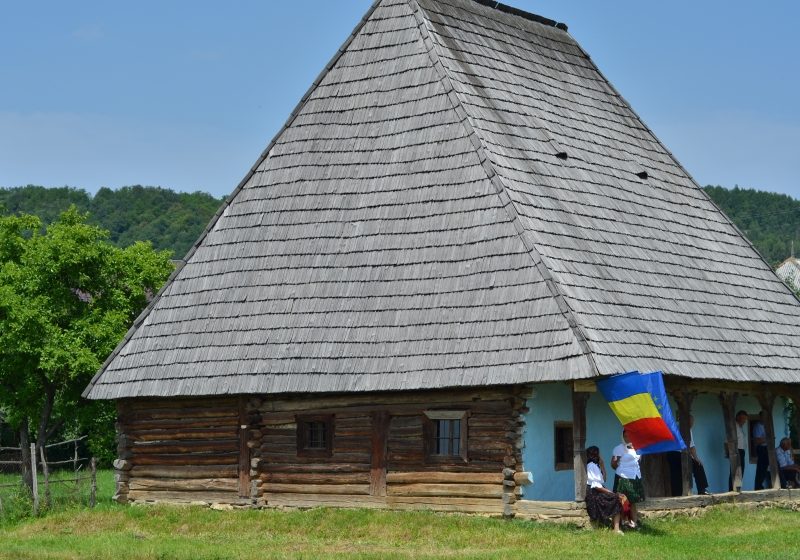 Azi a fost inaugurată „Casa Muzeu Şcolar Bârsana”