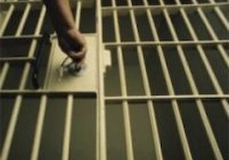 Poliţiştii au pus în aplicare trei mandate de executare a pedepsei cu închisoarea