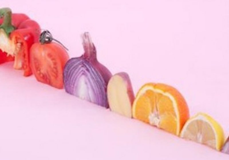 Gustul alimentelor, influenţat de elementele de decor. Cu ce culori asortăm mâncare pentru a obţine efectul dorit