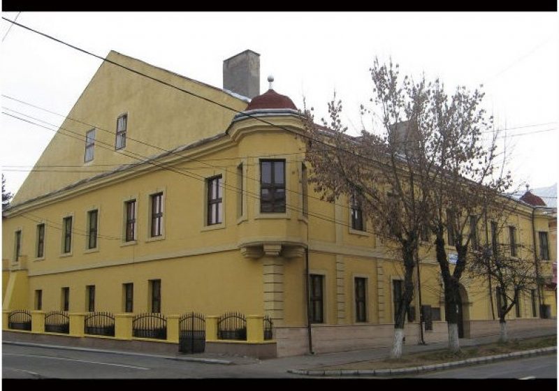 SIGHET: Cu ce ofertă se prezintă liceele cu predare în limba minorităţilor la târgul educaţional