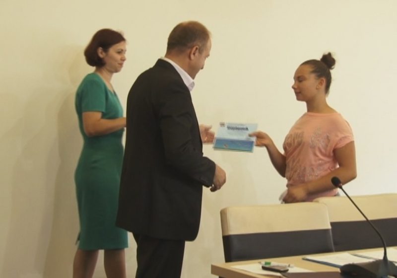 SIGHET: Campania de prevenire a consumului de droguri ajunsă la final. Mai mulţi elevi au fost premiaţi