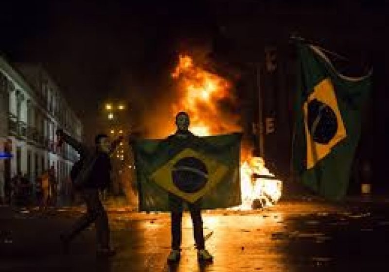 Violenţele continuă în Brazilia: Senatul a adoptat măsuri anticorupţie, ca răspuns la solicitările manifestanţilor Violenţele continuă în Brazilia: Senatul a adoptat măsuri anticorupţie, ca răspuns la solicitările manifestanţilor