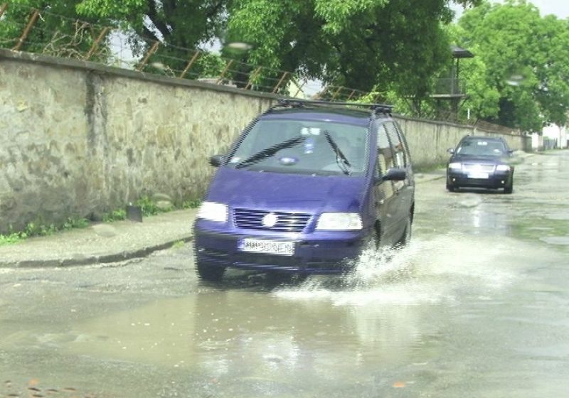 SIGHET: Lucrările continuă pe strada Corneliu Coposu. Alte străzi cu probleme – sesizări venite din partea sighetenilor