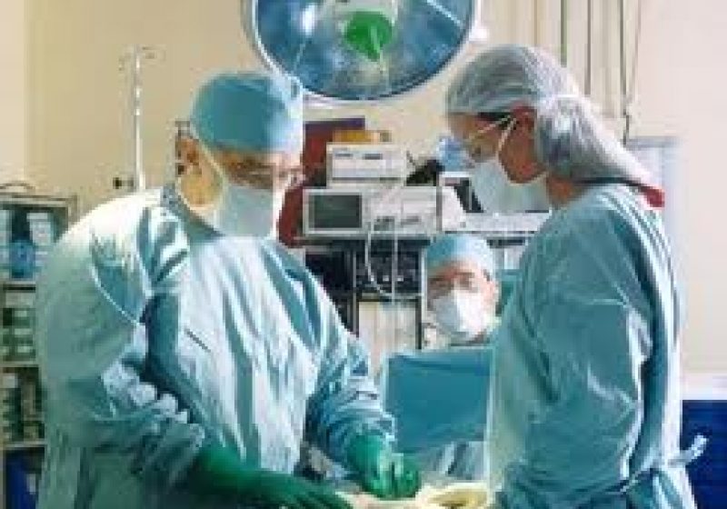 Medicii care fac gărzi depăşesc cu 54% norma legală de lucru (studiu) Medicii care fac gărzi depăşesc cu 54% norma legală de lucru (studiu)