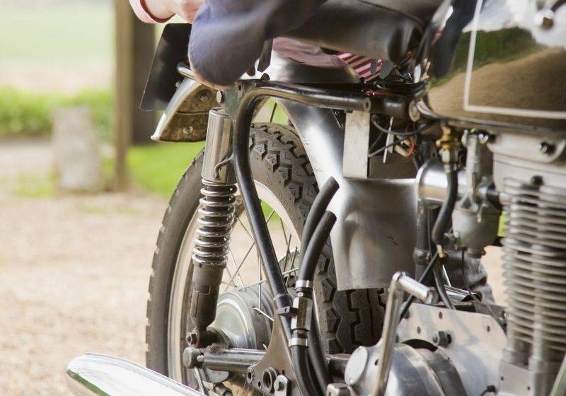 SIGHET: Depistat cu permisul suspendat în timp ce conducea o motocicletă furată din Italia