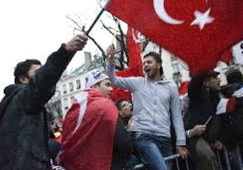 TENSIUNI ÎN TURCIA: Guvernul ameninţă să recurgă la armată împotriva manifestanţilor