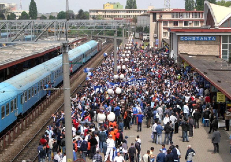 Trenuri suplimentare către litoral: Pe ce rute vor circula şi care sunt reducerile de transport CFR