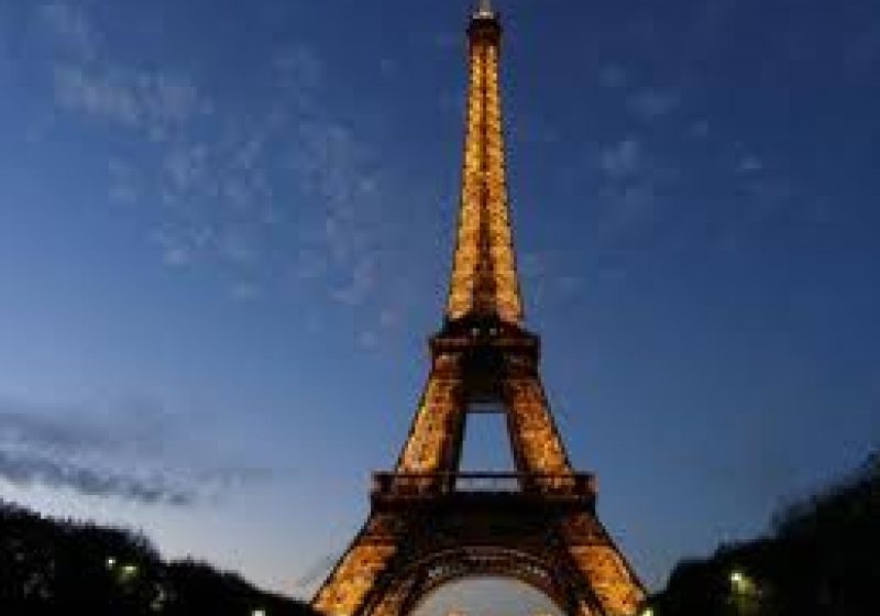 Turnul Eiffel a fost închis marţi din cauza unei greve Turnul Eiffel a fost închis marţi din cauza unei greve