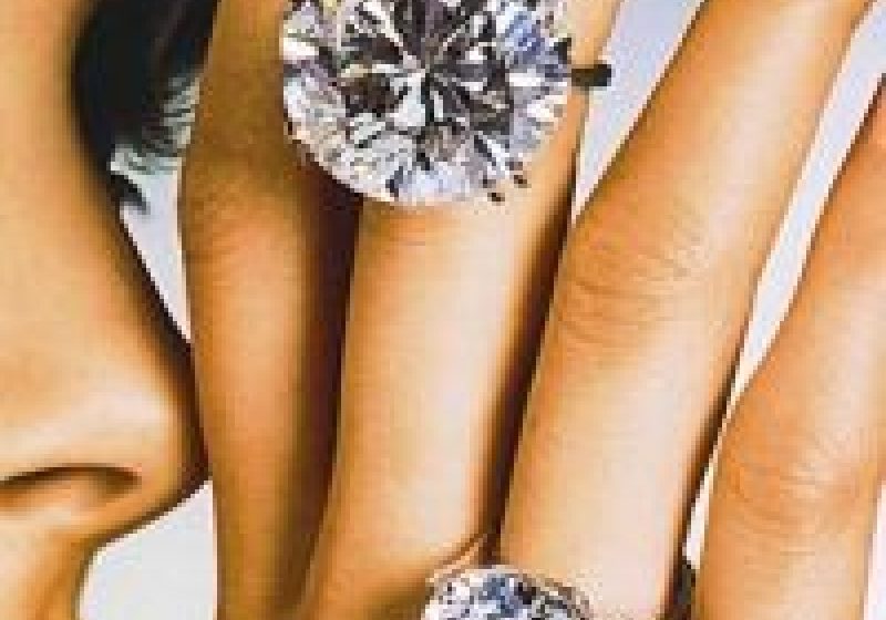 Un bărbat a vândut din greşeală un inel cu diamant al soţiei cu 7,5 euro Un bărbat a vândut din greşeală un inel cu diamant al soţiei cu 7,5 euro