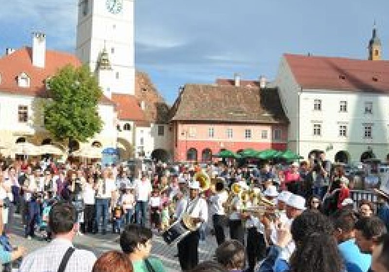 Record de public – 20.000 de spectatori, în ultima seară a FITS, la concertul Loredanei