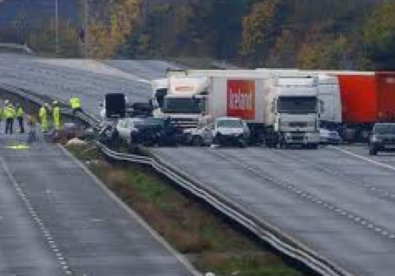 Doi români răniţi grav în accidentul din Marea Britanie rămân spitalizaţi; şapte persoane, externate