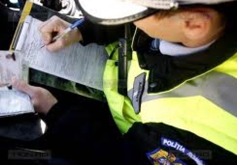 Acţiuni în trafic ale poliţiştilor maramureşeni soldate cu 12 permise suspendate şi amenzi în valoare de 6000 de lei