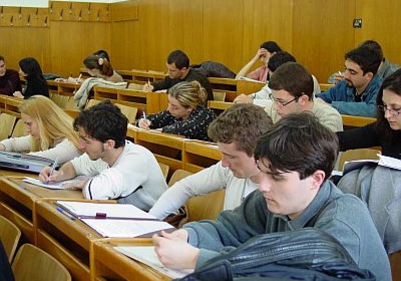ADMITEREA LA FACULTATE: Peste 20 de programe de licenţă, propuse să intre în lichidare. LISTA programelor pentru care nu se va mai organiza examen de admitere
