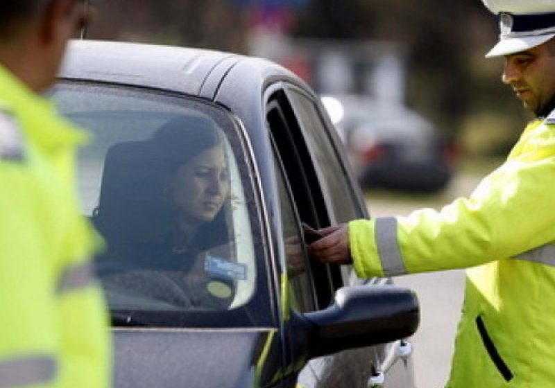 Aproape 30 de taximetrişti au rămas fără permise şi peste 2.800 au fost amendaţi într-o singură zi