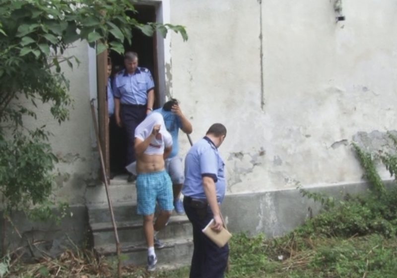 SIGHET: Bărbaţii care au agresat un poliţist au fost arestaţi pentru o perioadă de 29 de zile SIGHET: Bărbaţii care au agresat un poliţist au fost arestaţi pentru o perioadă de 29 de zile