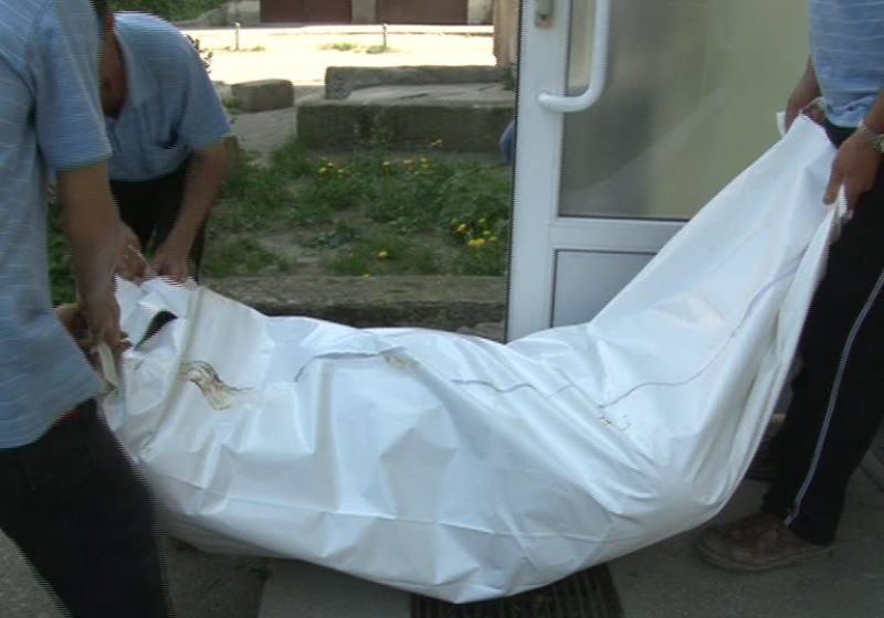 Seini: Un tânăr şi-a pus capăt zilelor, spânzurându-se de un copac